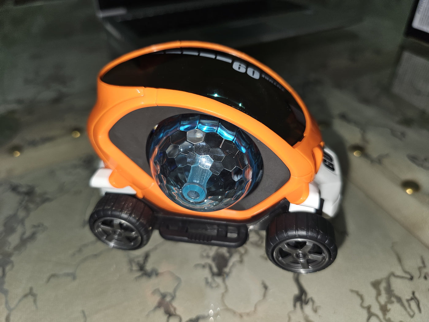 09 Omni-Directional Light & Music Car